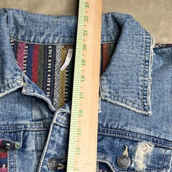 Free People Embroidered Distressed Denim Jean Jacket Womens Sz 12 BOHO Sthwstrn - Picture 4 of 11